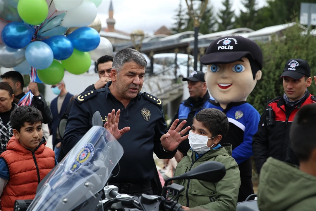 Minik Sıraç'ın Hayali Gerçek Oldu: Polislerle Balon Uçurdu