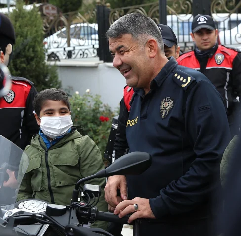 Minik Sıraç'ın Hayali Gerçek Oldu: Polislerle Balon Uçurdu