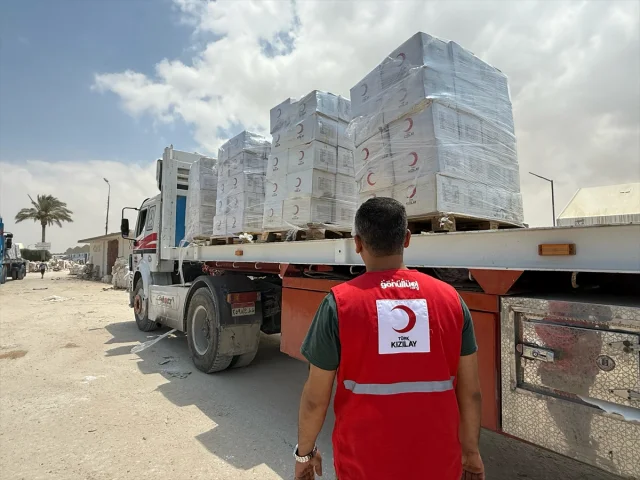 Türk Kızılay Gazzelilere Umut Oluyor