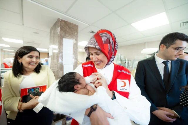 Türk Kızılay Gazzelilere Umut Oluyor