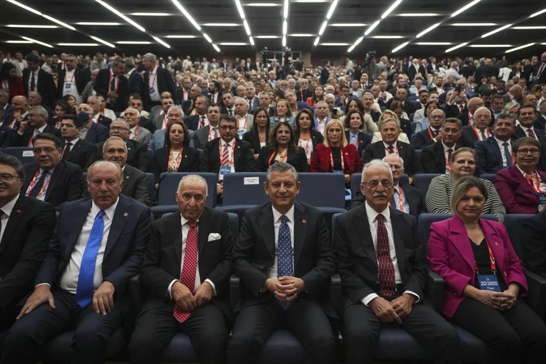 CHP Tarihinde Bir Dönüm Noktası: Özgür Özel Yine Genel Başkan Seçildi