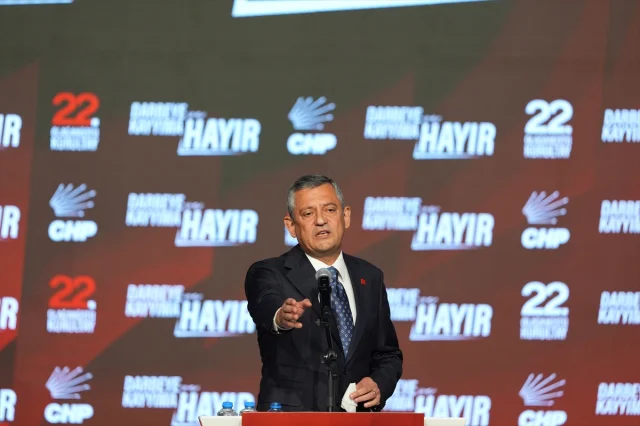 CHP Tarihinde Bir Dönüm Noktası: Özgür Özel Yine Genel Başkan Seçildi
