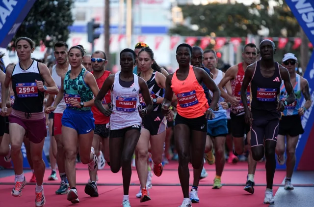 İzmir Yarı Maratonu'nda Sürpriz Sonuç Kimleri Şaşırttı?