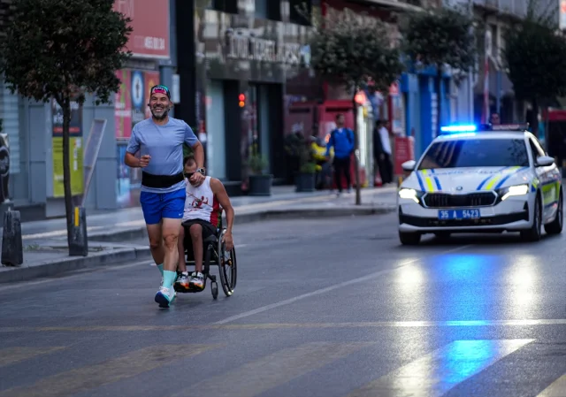 İzmir Yarı Maratonu'nda Sürpriz Sonuç Kimleri Şaşırttı?