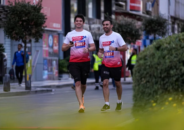 İzmir Yarı Maratonu'nda Sürpriz Sonuç Kimleri Şaşırttı?