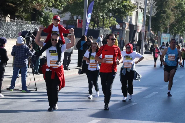 Kayseri Yarı Maratonunda Uluslararası Katılım ve Eğlence Dolu Anlar