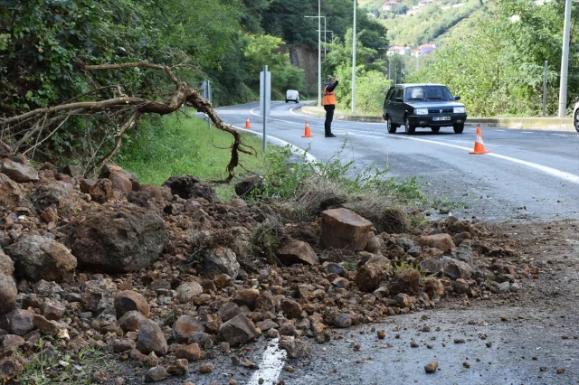 Trabzon'da Heyelan Sera Gölü Yolunu Kapattı: Ulaşım Zorluğu