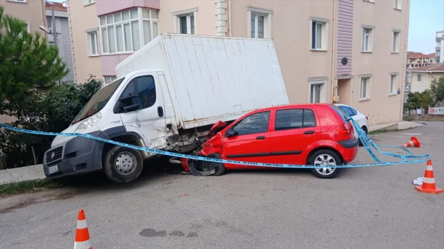 Sinop'ta Trafik Korkusu Tırmanıyor: Ani Kazada 3 Yaralı