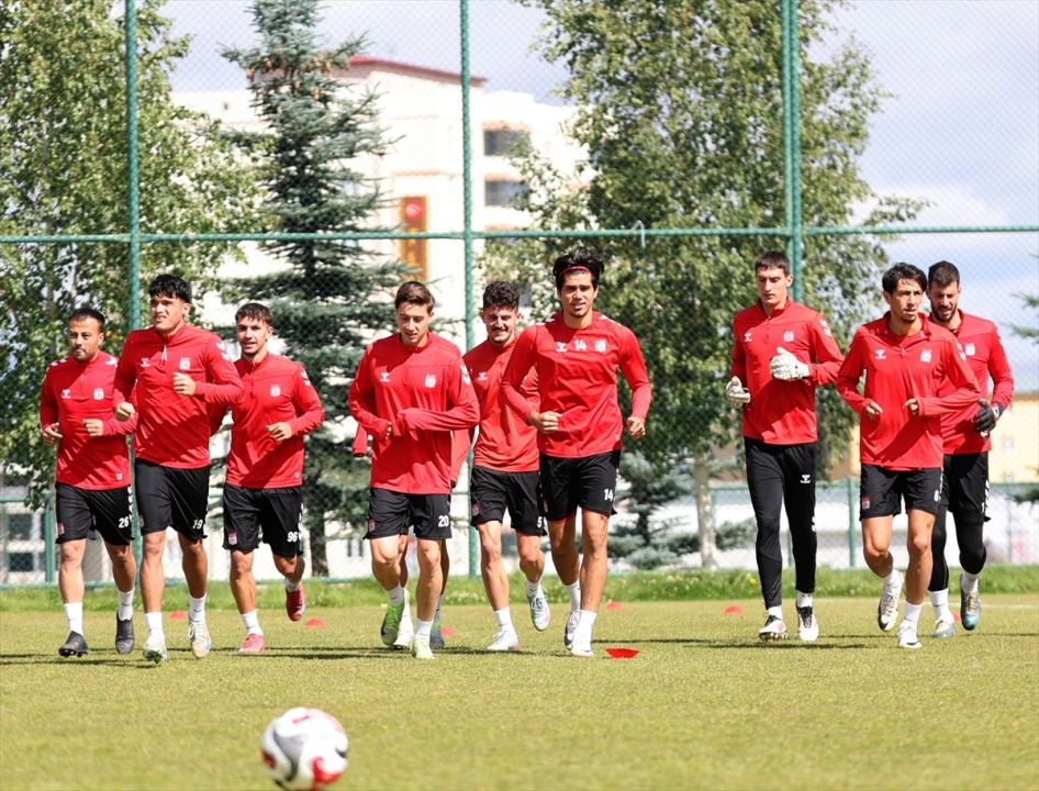 Sivasspor'un Adana Demirspor Mesaisi Başladı Merakla Beklenen Maç Hazırlıkları