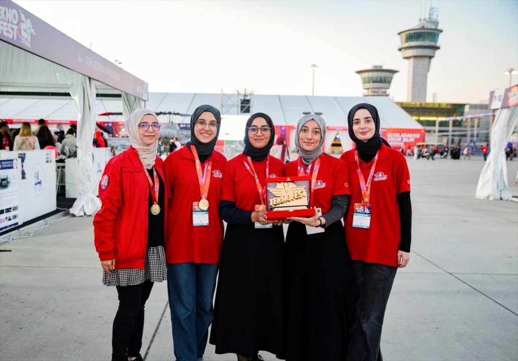 TEKNOFEST'te İstanbul Medipol Üniversitesi Fırtınası: Dockminds Ekibi Büyük Başarı Elde Etti