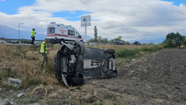 Erzincan'da Trafik Kazası Gerilimi Araç Takla Attı: Ekipler...