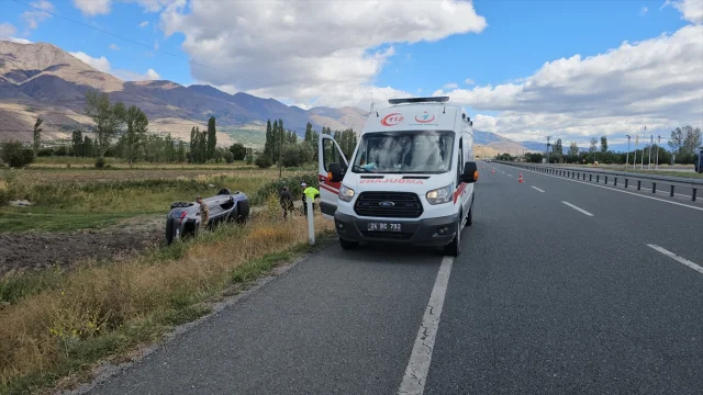 Erzincan'da Trafik Kazası Gerilimi Araç Takla Attı: Ekipler Seferber Oldu