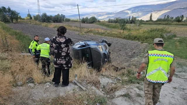 Erzincan'da Trafik Kazası Gerilimi Araç Takla Attı: Ekipler Seferber Oldu