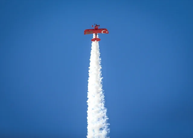 Sivrihisar Hava Gösterileri'nde Nefes Kesen Anlar: Jetler ve Tarihi Uçaklar Gökyüzünde