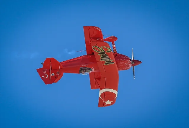 Sivrihisar Hava Gösterileri'nde Nefes Kesen Anlar: Jetler ve Tarihi Uçaklar Gökyüzünde