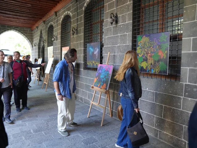 Diyarbakır'ın Kalbinde Sanatseverler Buluştu: "Mezopotamya'nın İzleri" Resim Sergisi