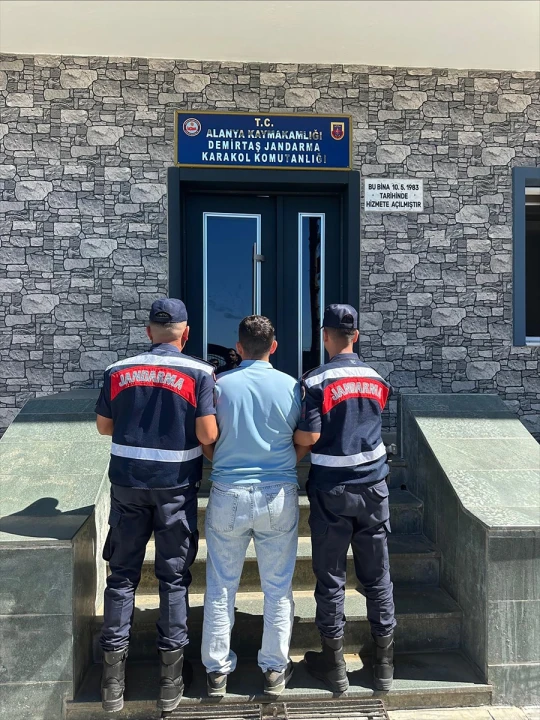 Alanya'da Çıkan Yangın Büyük Çabalarla Kontrol Altına Alındı Ama Tehlike Bitmedi