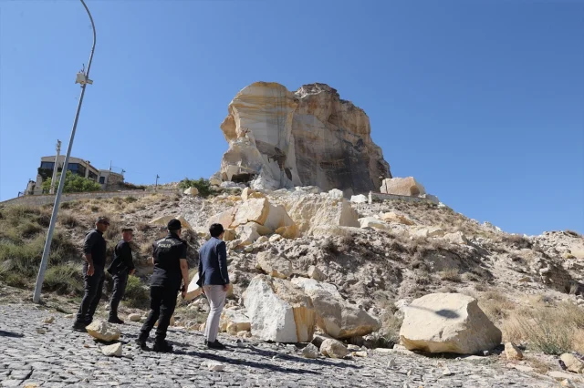 Kapadokya'da Kayalardan Kopan Parçalar Büyük Tehlike Yarattı