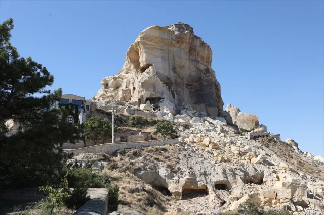Kapadokya'da Kayalardan Kopan Parçalar Büyük Tehlike Yarattı