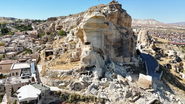 Kapadokya'da Kayalardan Kopan Parçalar Büyük Tehlike Yarattı