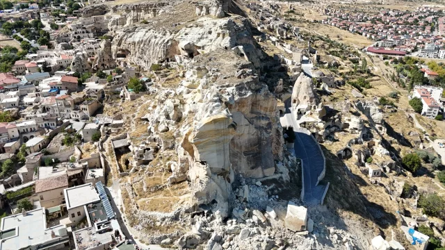 Kapadokya'da Kayalardan Kopan Parçalar Büyük Tehlike Yarattı