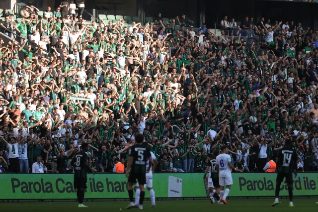 Kocaelispor ve Rizespor Karşılaşmasında İlk Yarının Heyecanı Zirve Yaptı