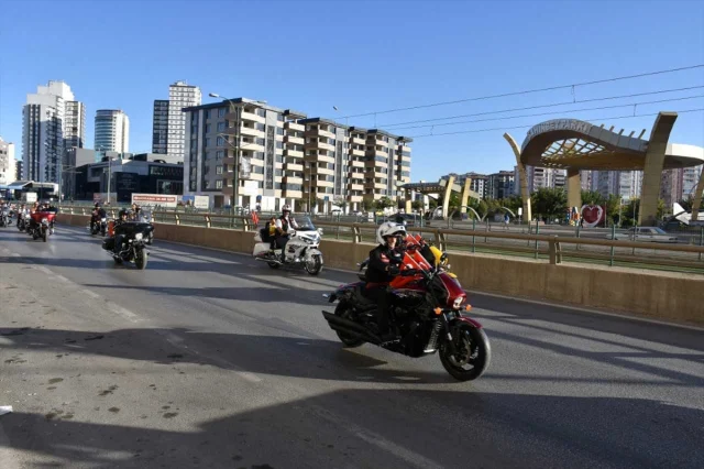 Gaziantep'te Duygusal Anlar Yaşandı: '12. Gaziler Sürüşü' Etkinliği Büyük İlgi Gördü