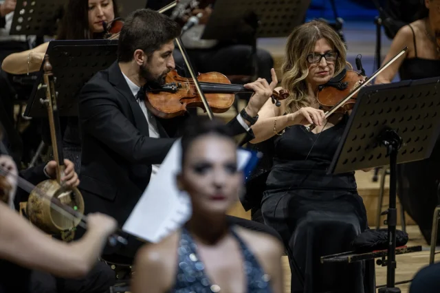 Neşet Ertaş Türküleri Başkent Akşamında Senfonik Bir Rüzgar Estirdi