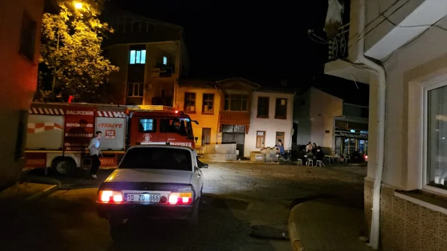 Balıkesir'de Gece Yarısı Deprem Panik Yarattı