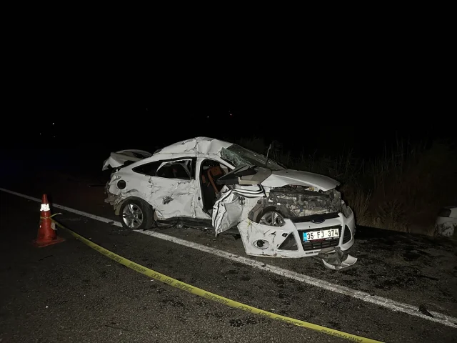 Uşak'ta Feci Kaza: Tırla Çarpışan Araçta Korkunç Son