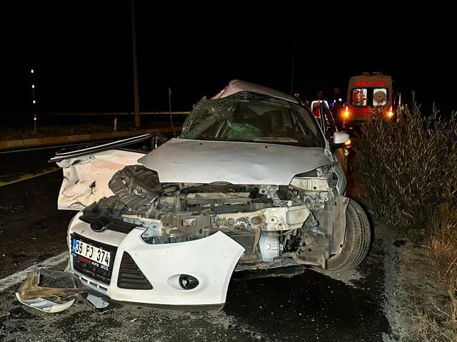 Uşak'ta Feci Kaza: Tırla Çarpışan Araçta Korkunç Son