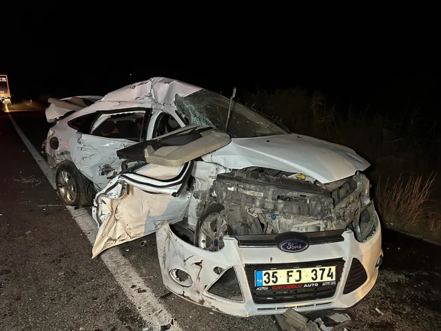 Uşak'ta Feci Kaza: Tırla Çarpışan Araçta Korkunç Son