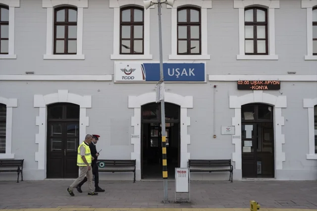 Bir Aile Destanı: 45 Yıldır Rayların Ustası Olan Demiryolu Çalışanının Hayatı