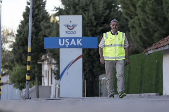 Bir Aile Destanı: 45 Yıldır Rayların Ustası Olan Demiryolu Çalışanının Hayatı