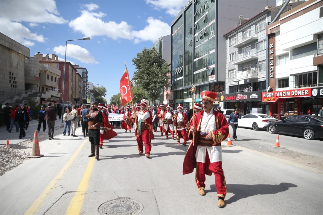 Davul Tutkusu Ayşe Ezer'i Mehter Takımının Yıldızı Yaptı