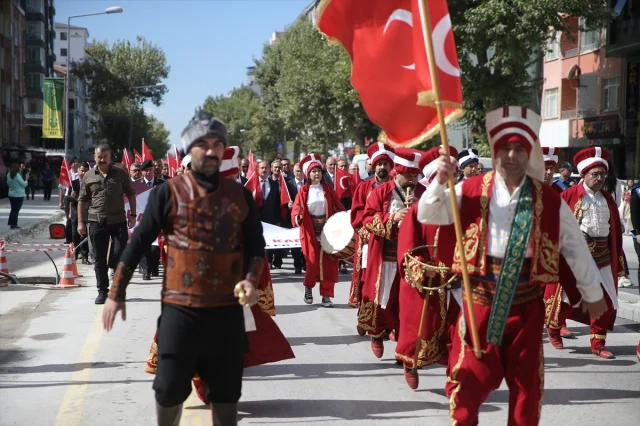 Davul Tutkusu Ayşe Ezer'i Mehter Takımının Yıldızı Yaptı