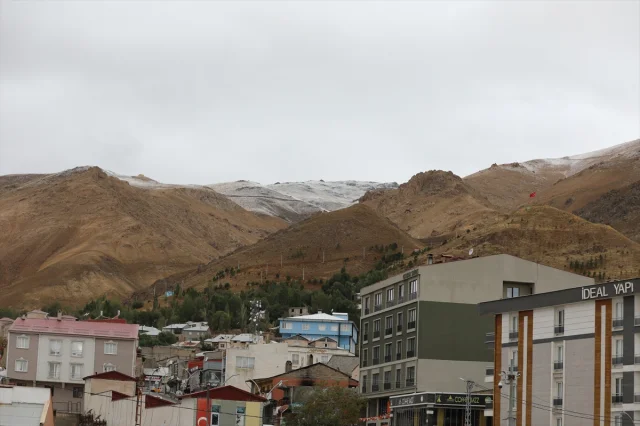 Van'da Kar Manzaraları: Yüksek Kesimlere Erken Kış Geldi