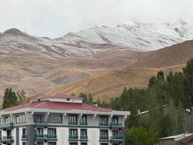 Van'da Kar Manzaraları: Yüksek Kesimlere Erken Kış Geldi