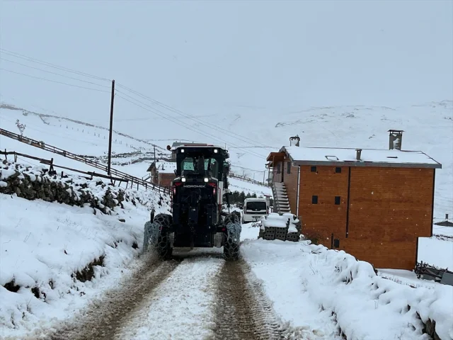 Kar Fırtınası Trabzon Yaylalarını Vurdu: 8 Kişi Ölümden Döndü
