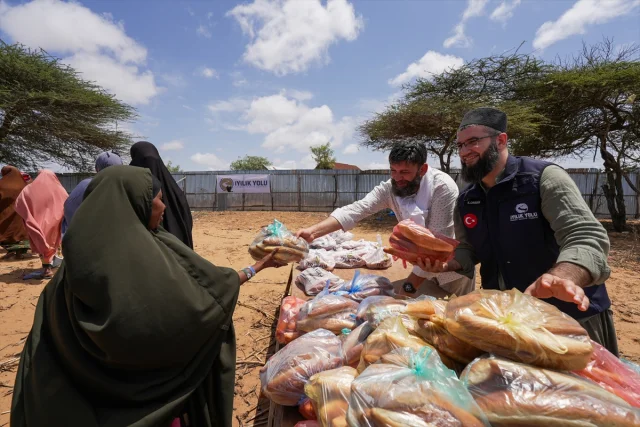 Somali'de Yardım Eli Uzatan Kahraman: İyilik Yolu Derneği 850 Bin Kişiye Umut Oldu
