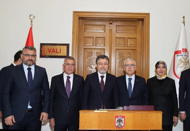 Bakan Yumaklı'nın Sürpriz Sözleri Sivas'ta Yankılandı - Gele...