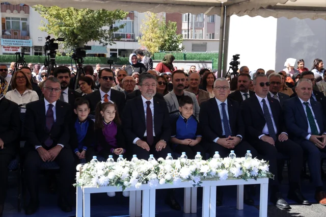Bakan Yumaklı'nın Sürpriz Sözleri Sivas'ta Yankılandı - Geleceğimizin Teminatı: Çocuklar ve Doğa