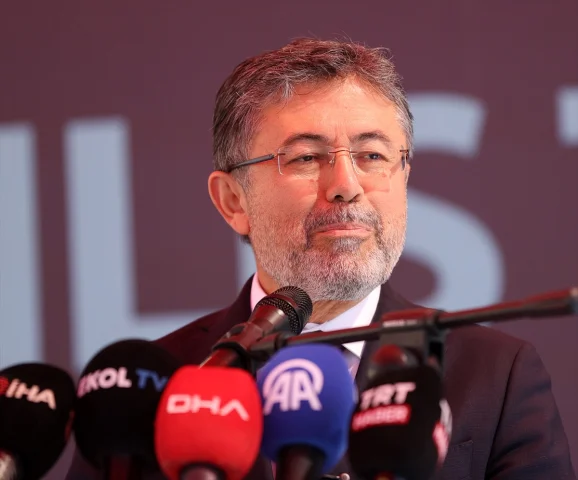 Bakan Yumaklı'nın Sürpriz Sözleri Sivas'ta Yankılandı - Geleceğimizin Teminatı: Çocuklar ve Doğa