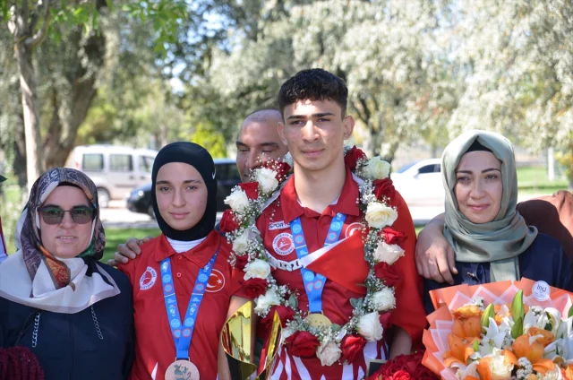 Türk Genç Kick Boksçular Yurda Döndü: Madalyalarla Taçlandırılmış Zafer