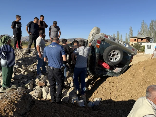 Kahramanmaraş'ta Sürpriz Kaza Anı: Devrilen Cip ve Yaralıların Durumu