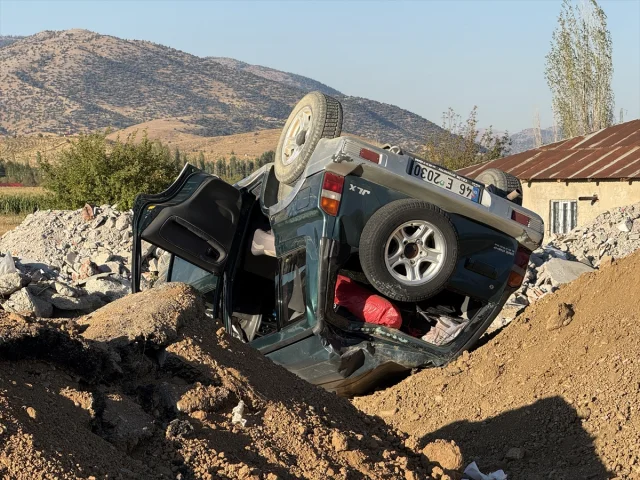 Kahramanmaraş'ta Sürpriz Kaza Anı: Devrilen Cip ve Yaralıların Durumu