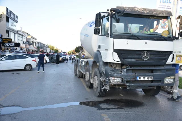 Sakarya’da Beton Mikseri Yoldan Çıktı: İki Çocuk Hastaneye Kaldırıldı