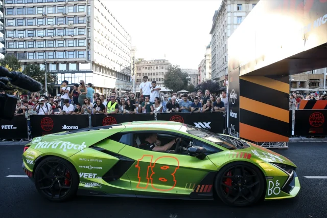 Gumball 3000 Rallisi Lüks Araçlarıyla Belgrad'da Gövde Gösterisi Yaptı