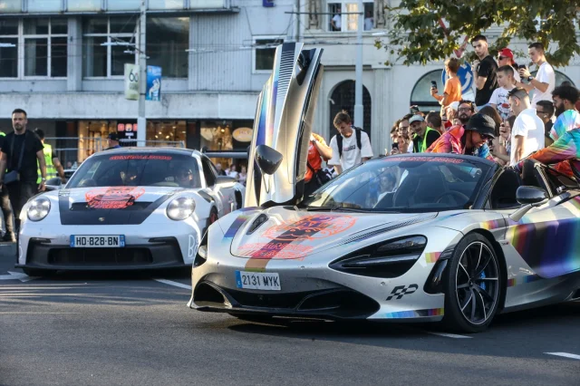 Gumball 3000 Rallisi Lüks Araçlarıyla Belgrad'da Gövde Gösterisi Yaptı