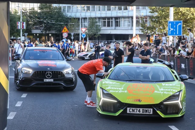 Gumball 3000 Rallisi Lüks Araçlarıyla Belgrad'da Gövde Gösterisi Yaptı
